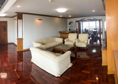 3-bedroom spacious condo for sale close to BTS Asok