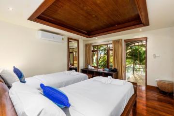 Amazing 7 bedrooms sew-view villa for sale on Patong hill