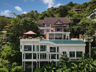 Amazing 7 bedrooms sew-view villa for sale on Patong hill