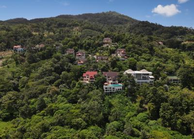 Amazing 7 bedrooms sew-view villa for sale on Patong hill