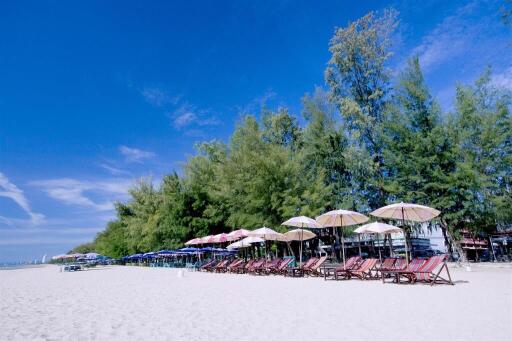 Luxury Beachfront Condo in Cha-am at Lumpini Park Beach