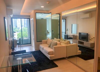 1-bedroom modern condo for sale close to BTS Thonglor