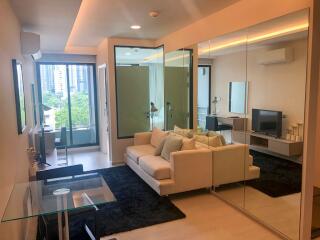 1-bedroom modern condo for sale close to BTS Thonglor