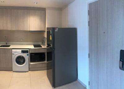 1-bedroom modern condo for sale close to BTS Thonglor