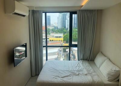 1-bedroom modern condo for sale close to BTS Thonglor