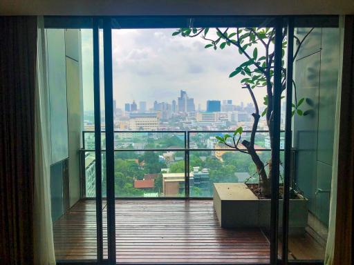 3-bedroom spacious condo for sale at The Met Condo