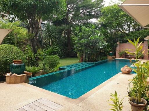 4-bedroom house with pool and large garden for sale close to Ram Intra expressway