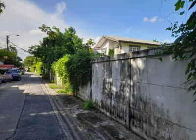 Land for sale located Suthisan road Inthamara alley