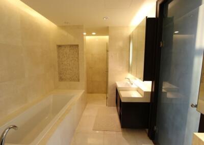 2-bedroom condo for sale close to Phloen Chit BTS station