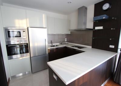 2-bedroom condo for sale close to Phloen Chit BTS station