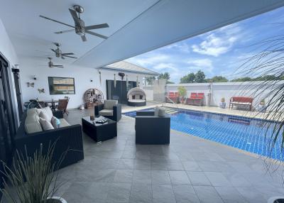 Sunset Views: 5 Bedroom Villa in absolutely superb condition