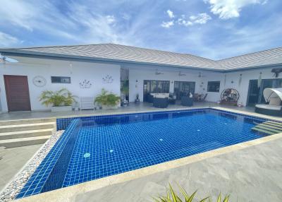Sunset Views: 5 Bedroom Villa in absolutely superb condition