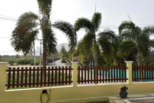 Strong-built Pool Villa in Cha-am City near Beach