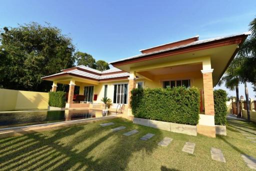 Strong-built Pool Villa in Cha-am City near Beach