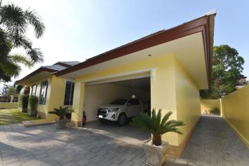 Strong-built Pool Villa in Cha-am City near Beach