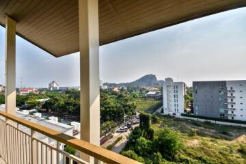 Topfloor Beach Condo in Hua Hin at Autumn Condominium