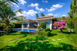 Luxurious, large 3-bedroom villa, with pool view in Tanode Estate project, on Bangtao/Laguna beach