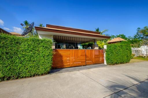 Luxurious, large 3-bedroom villa, with pool view in Tanode Estate project, on Bangtao/Laguna beach