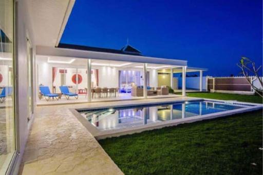 Superb Luxury Pool Villa in Hua Hin at Peaceful Countryside