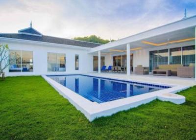 Superb Luxury Pool Villa in Hua Hin at Peaceful Countryside