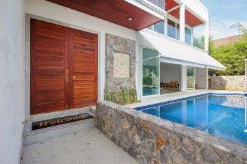 High quality new-built Beachfront pool villa in Cha-am