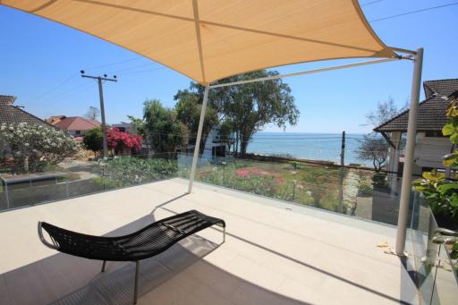 High quality new-built Beachfront pool villa in Cha-am