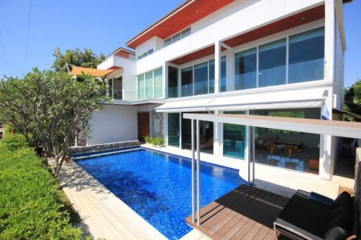 High quality new-built Beachfront pool villa in Cha-am