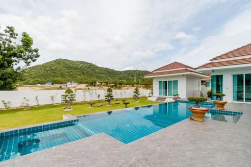 Luxury 5-Bed Pool Villa in Hua Hin with Amazing Views