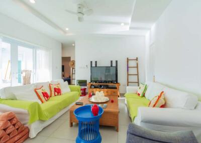 Quality 4-Bed Pool Villa near Hua Hin at Oasis Villas