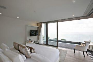 Luxurious premium, large 6-bedroom villa, with sea view in Cape Amarin project, on Kamala Beach beach