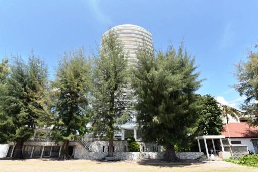 Beachfront Condo with Stunning Sea View at Sandy Beach