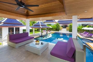 Stylish, large 8-bedroom villa, with pool view, on Bangtao/Laguna beach