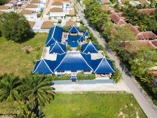 Stylish, large 8-bedroom villa, with pool view, on Bangtao/Laguna beach