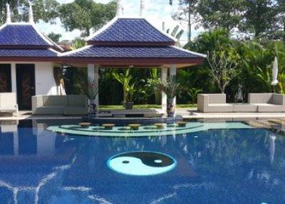 Stylish, large 8-bedroom villa, with pool view, on Bangtao/Laguna beach