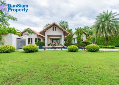 High Standard Villa near Hua Hin in Pranburi at Hana Village1