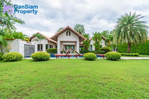 High Standard Villa near Hua Hin in Pranburi at Hana Village1