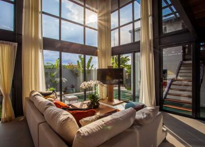 Luxurious 2-bedroom villa, with pool view, on Bangtao/Laguna beach