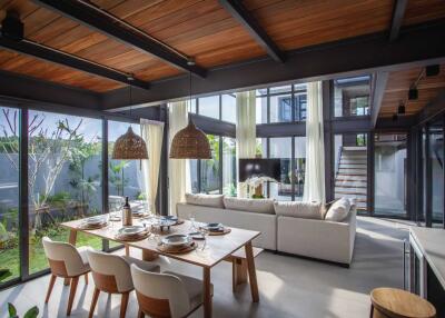 Luxurious 2-bedroom villa, with pool view, on Bangtao/Laguna beach