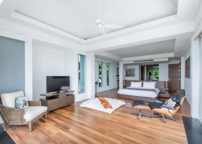 Cozy 5-bedroom villa, with sea view in The Villas Overlooking Layan project, on Bangtao/Laguna beach