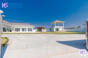 Brand new 5-Bed pool Villa in Hua Hin on Large Land Plot