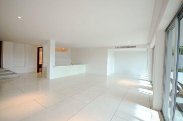 Comfortable, spacious 4-bedroom villa, with sea view in The Villas Overlooking Layan project, on Bangtao/Laguna beach