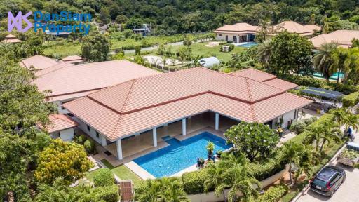 Absolute Luxury Pool Villa in Excellent South Hua Hin Location