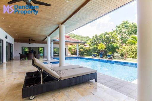 Absolute Luxury Pool Villa in Excellent South Hua Hin Location