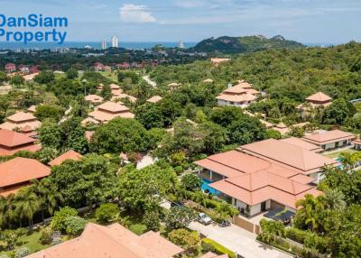 Absolute Luxury Pool Villa in Excellent South Hua Hin Location