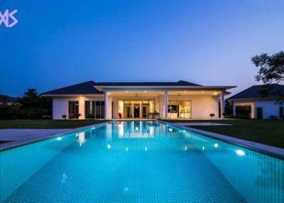 Contemporary High-end Villa in Hua Hin at Baan Ing Phu