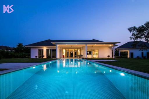 Contemporary High-end Villa in Hua Hin at Baan Ing Phu