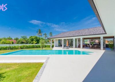 Luxury 5-Bedroom Pool Villa in Hua Hin with big Land Plot