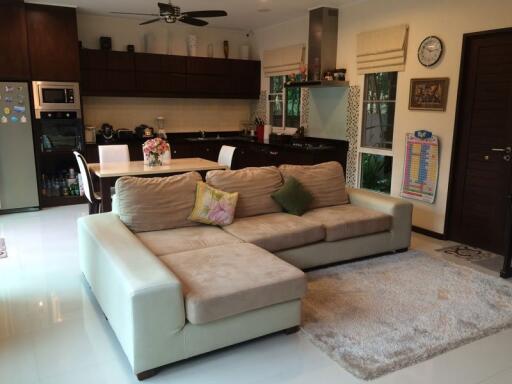 Cozy, large 3-bedroom villa near the sea, on Koh Kaew beach