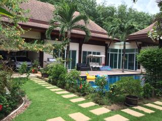 Cozy, large 3-bedroom villa near the sea, on Koh Kaew beach