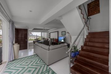 Luxury 3-bedroom villa, with sea view and near the sea, on Patong Beach beach